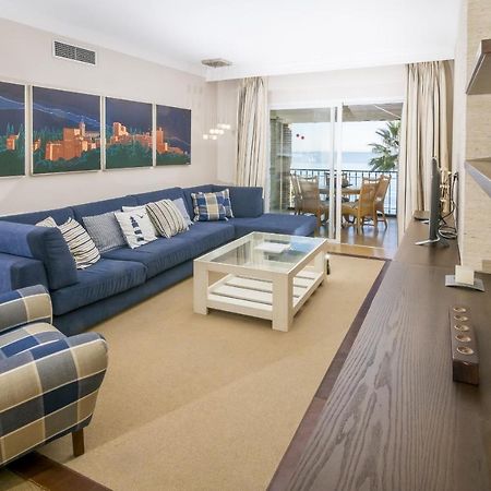 Hb - Comfortable Beachfront Holiday Apartment Estepona Buitenkant foto