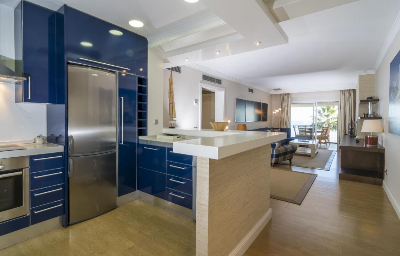 Hb - Comfortable Beachfront Holiday Apartment Estepona Buitenkant foto