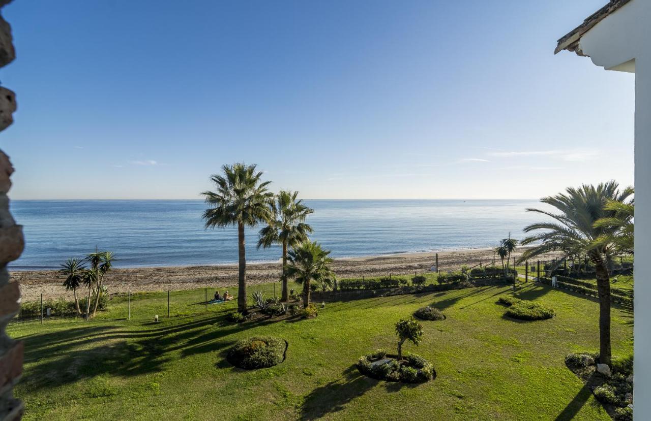 Hb - Comfortable Beachfront Holiday Apartment Estepona Buitenkant foto