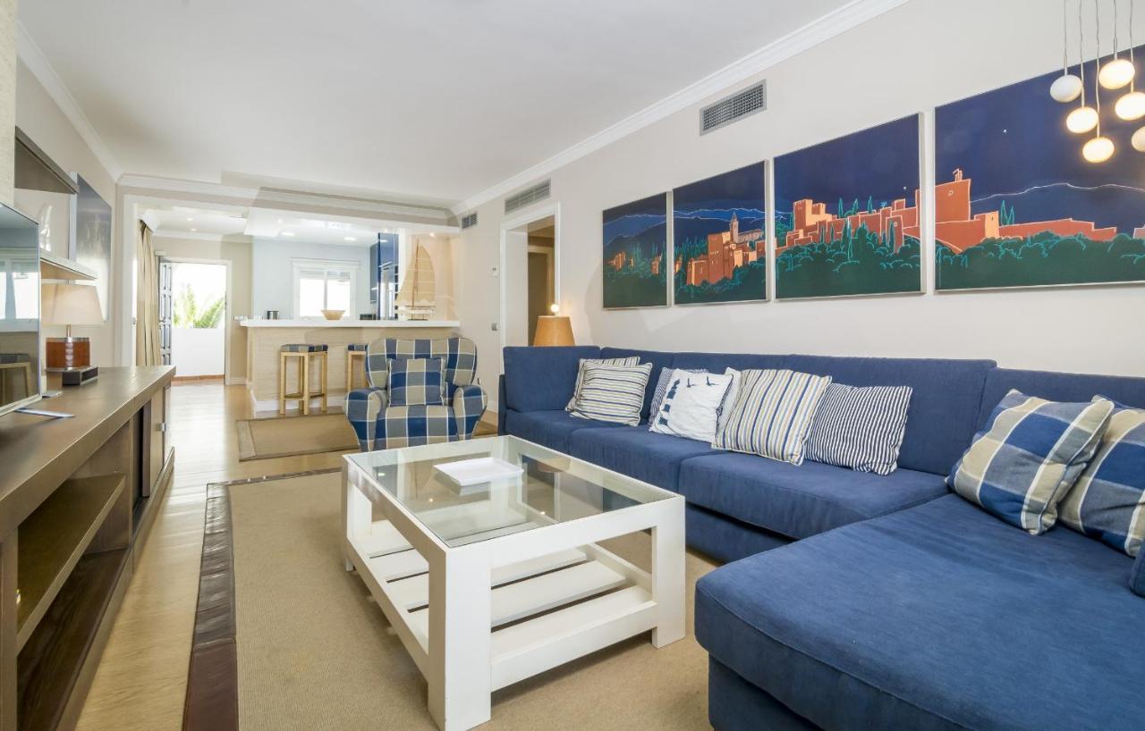Hb - Comfortable Beachfront Holiday Apartment Estepona Buitenkant foto