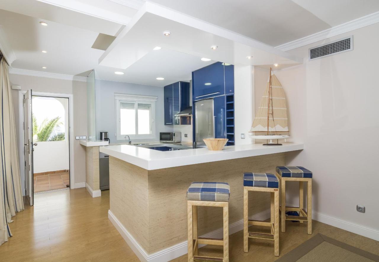 Hb - Comfortable Beachfront Holiday Apartment Estepona Buitenkant foto
