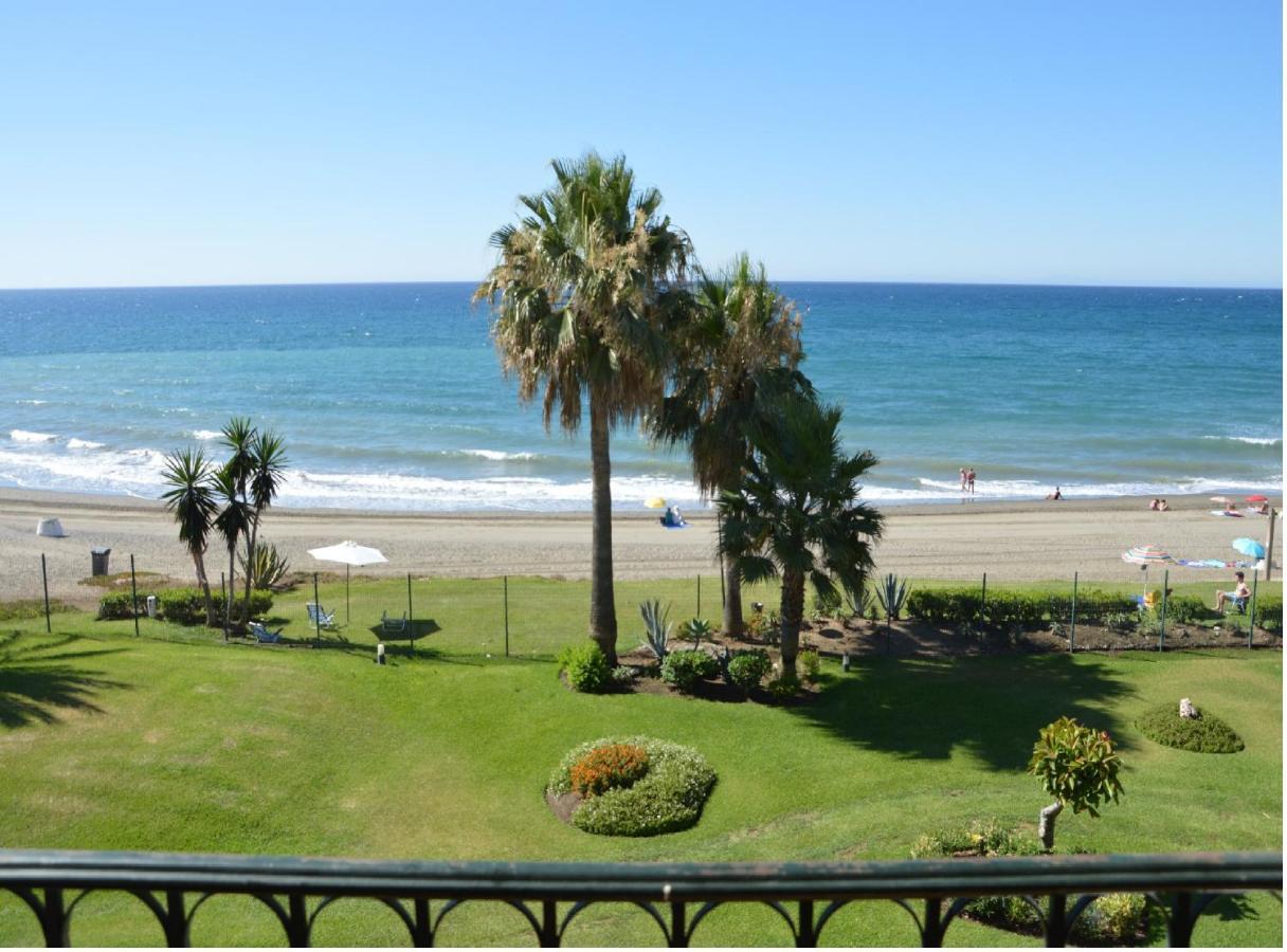 Hb - Comfortable Beachfront Holiday Apartment Estepona Buitenkant foto