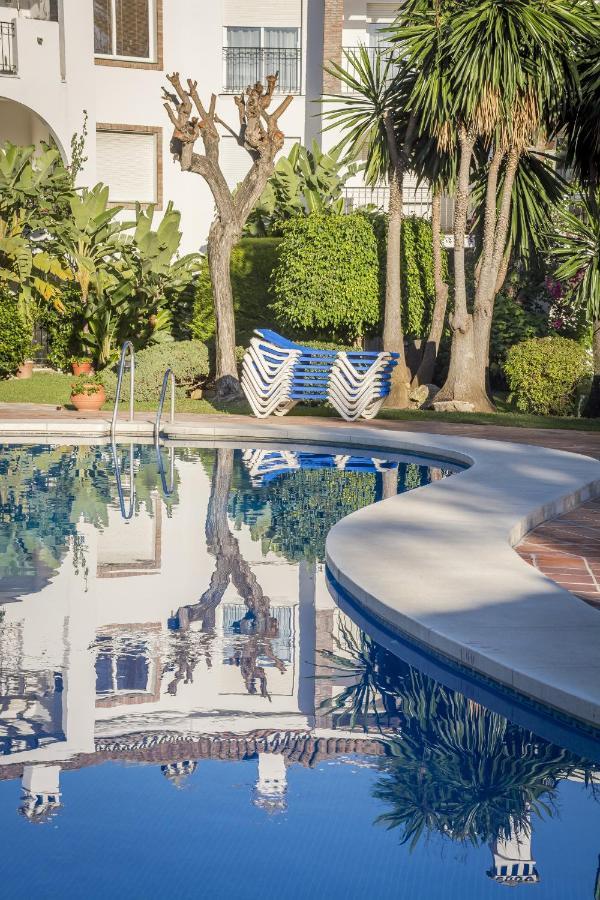 Hb - Comfortable Beachfront Holiday Apartment Estepona Buitenkant foto
